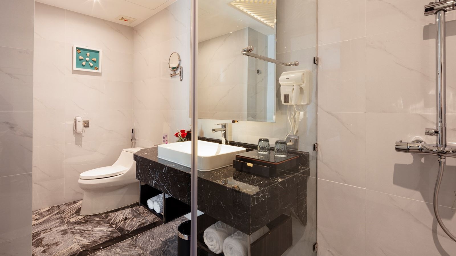 rooms-classic-triple-with-balcony-no-extra-bed