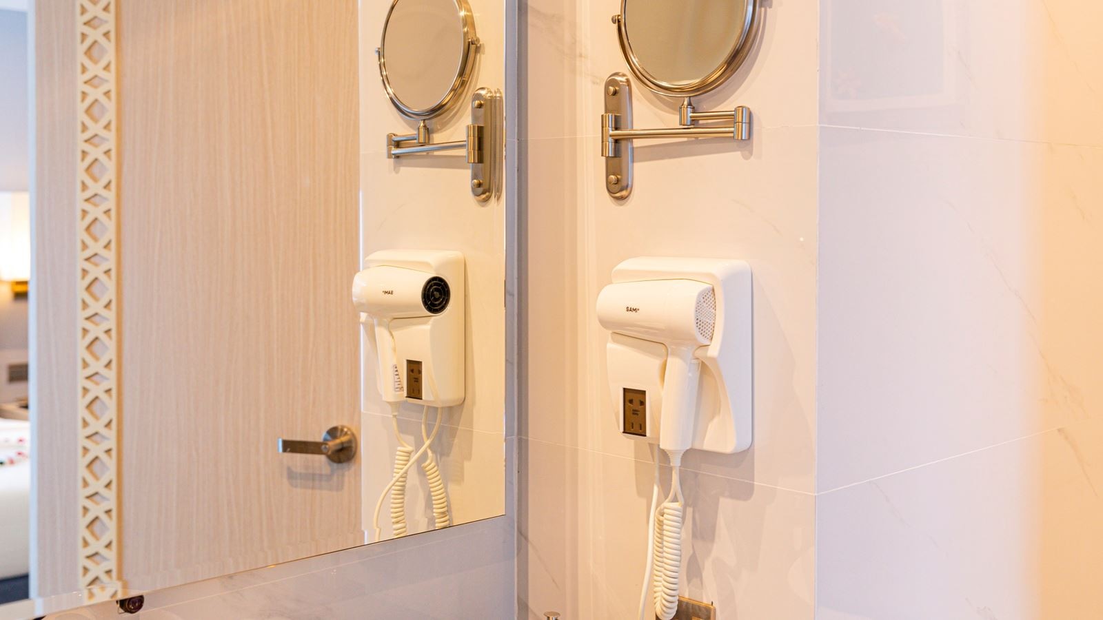 rooms-junior-balcony-city-view-child-without-extra-bed