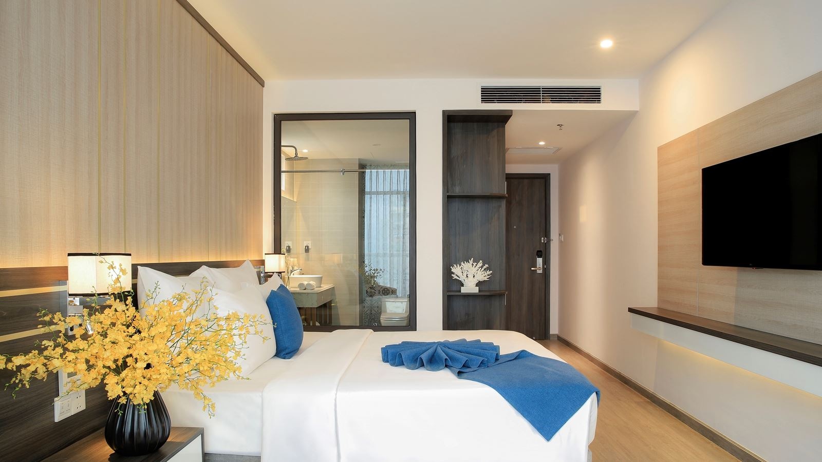 rooms-senior-deluxe-city-room-with-balcony-child-without-extra-bed