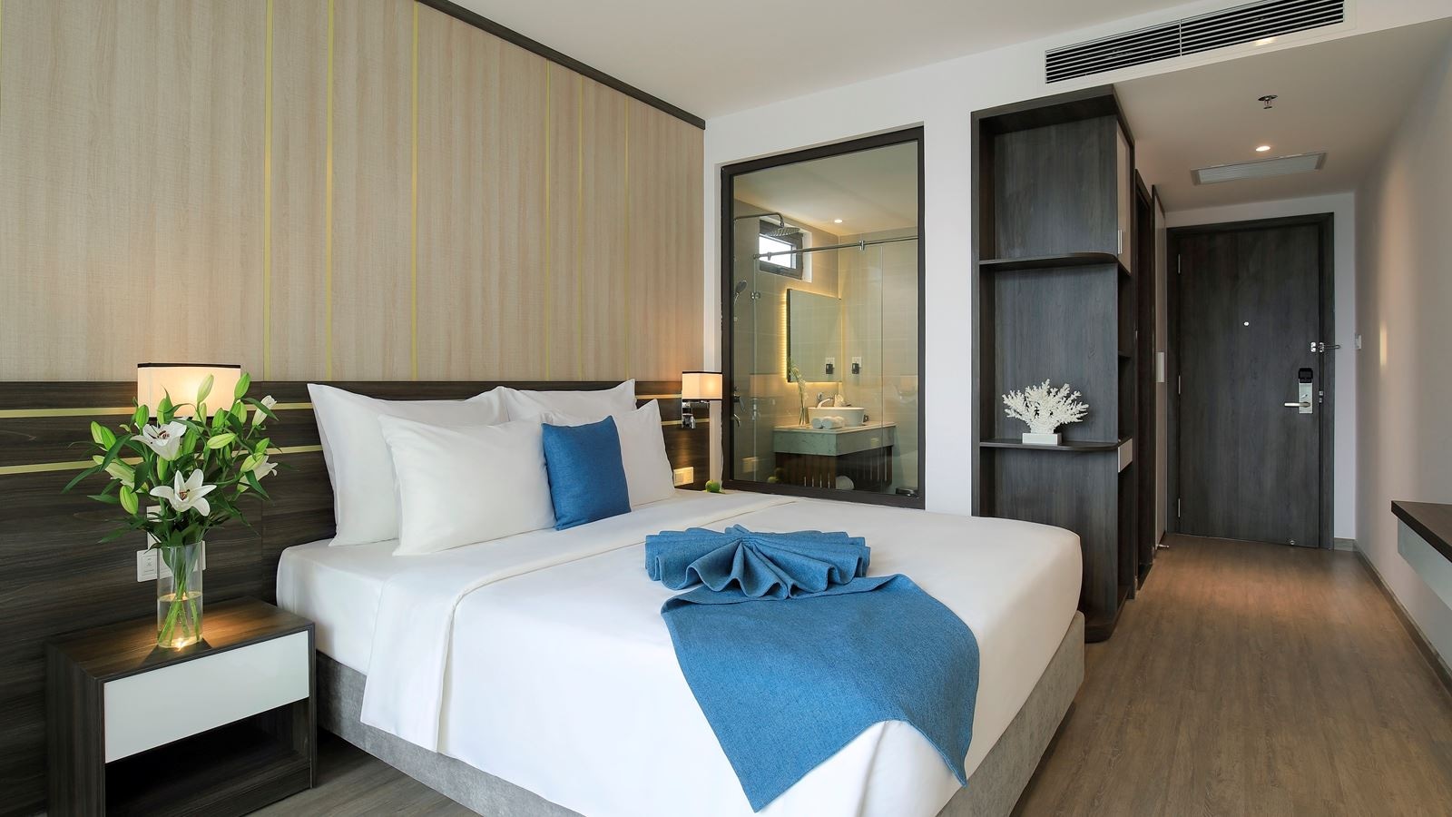 rooms-senior-deluxe-partial-sea-view-with-balcony