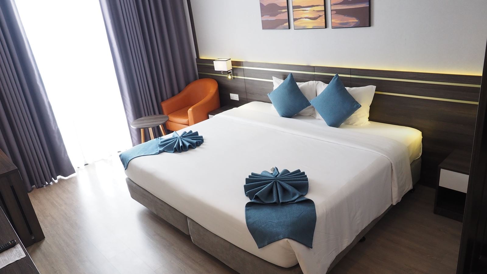 rooms-deluxe-city-with-french-balcony-child-without-extra-bed