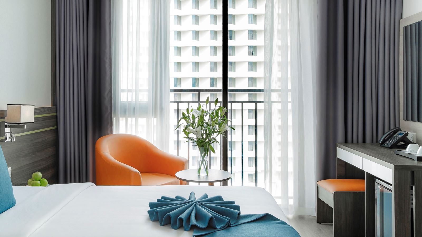 rooms-senior-deluxe-partial-seaview-with-balcony