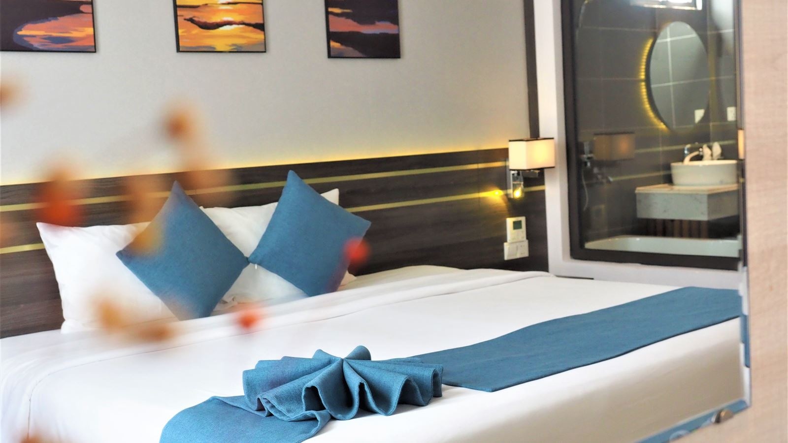 rooms-senior-deluxe-partial-seaview-with-balcony-child-without-extra-bed