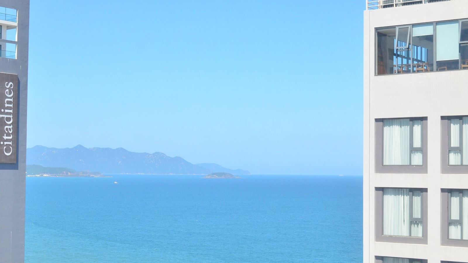 rooms-senior-deluxe-partial-seaview-with-balcony-child-without-extra-bed