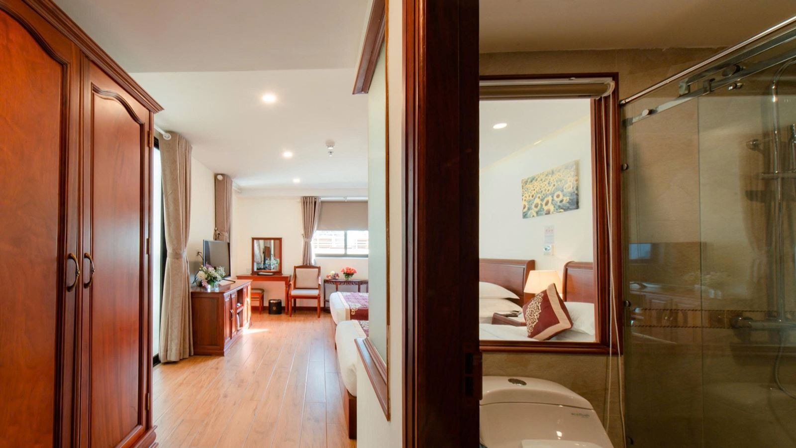 rooms-superior-balcony-city-view-child-with-extra-bed