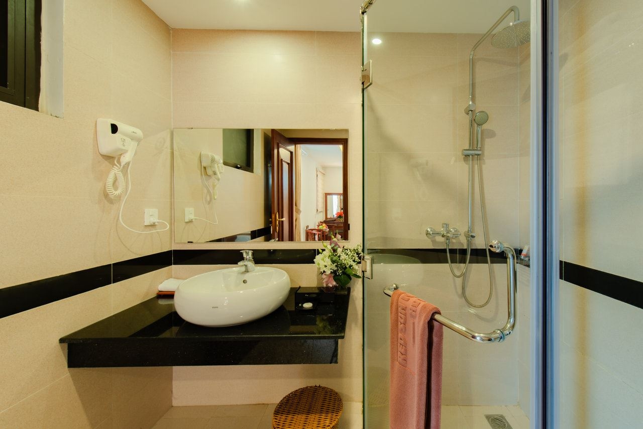 rooms-superior-balcony-city-view