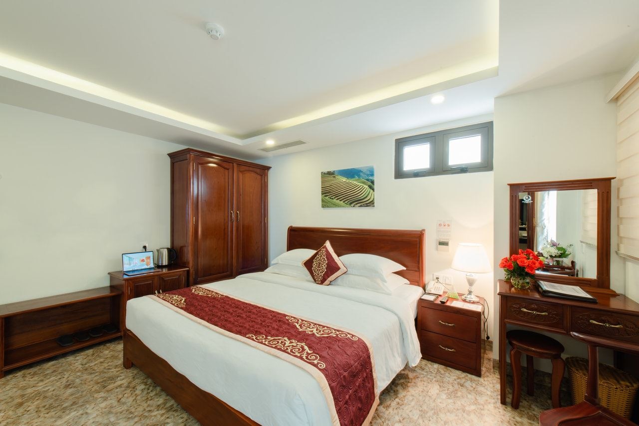 rooms-superior-balcony-city-view