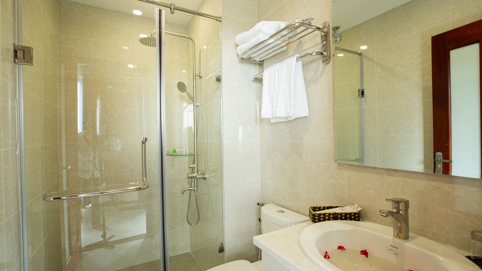 rooms-superior-corner-room