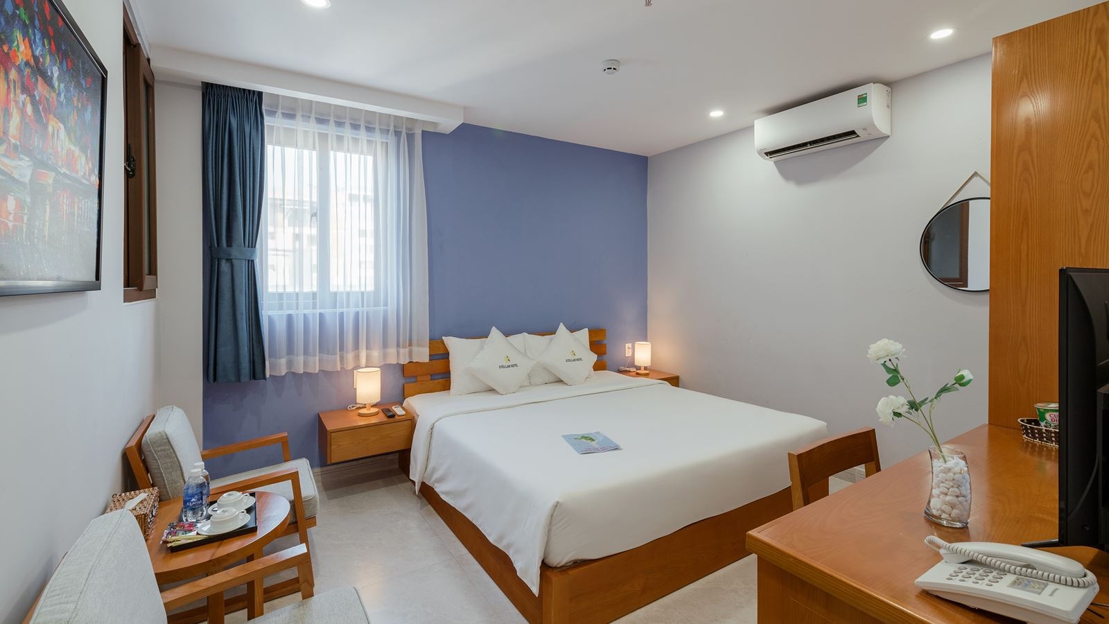 rooms-deluxe-corner-room