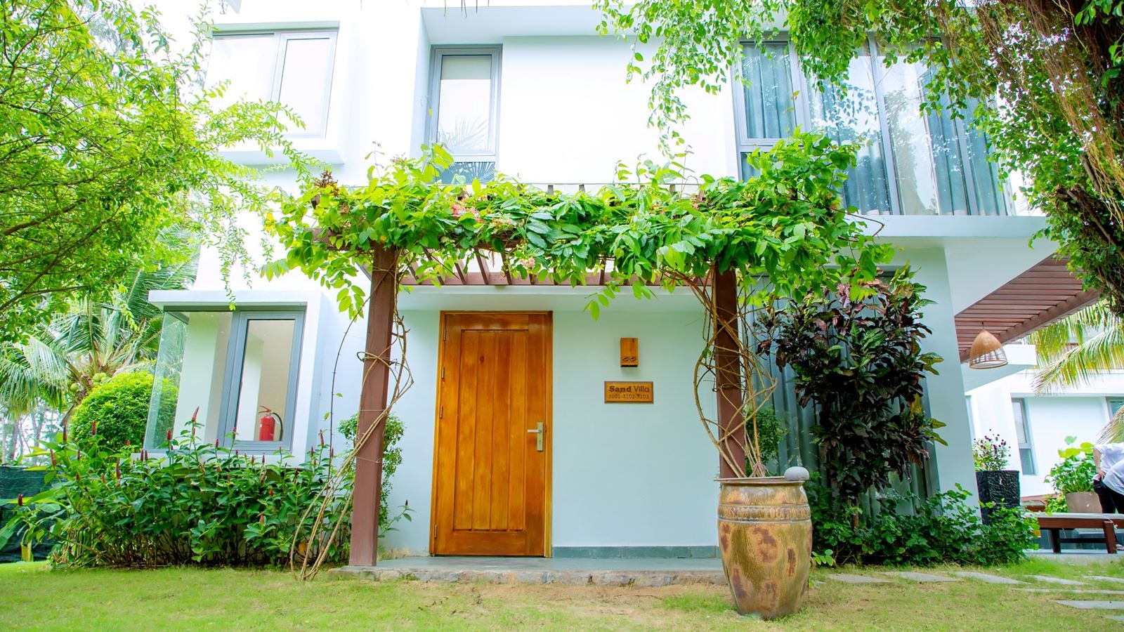 rooms-villa-3-bedrooms-balcony-with-private-pool