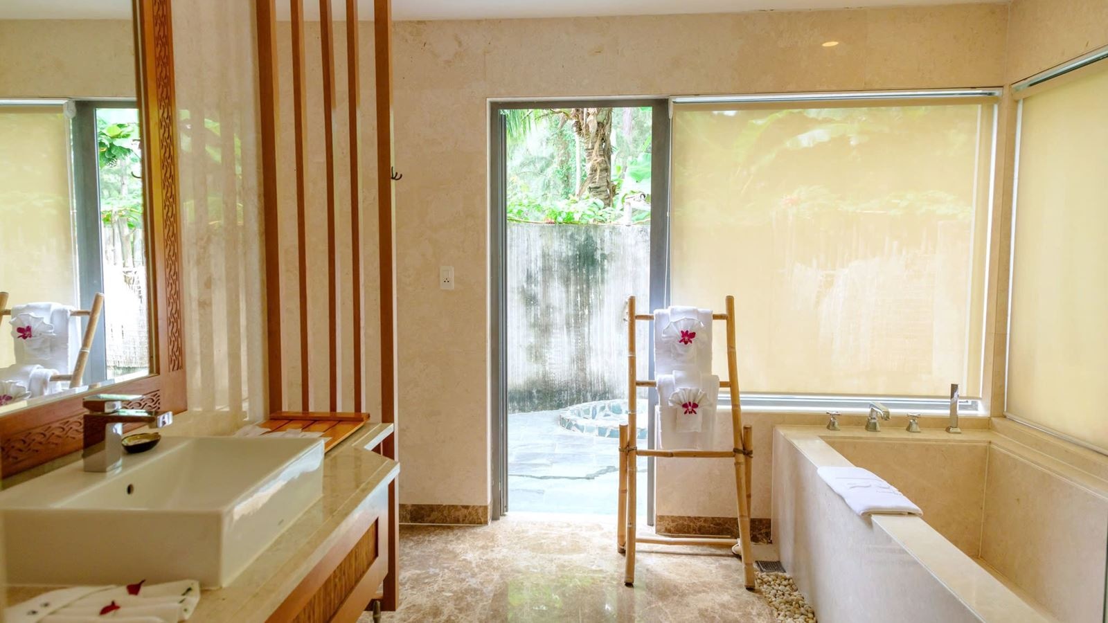 rooms-villa-3-bedrooms-balcony-with-private-pool