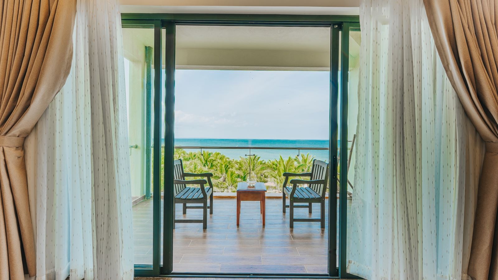 rooms-premium-deluxe-sea-view-child-without-extra-bed