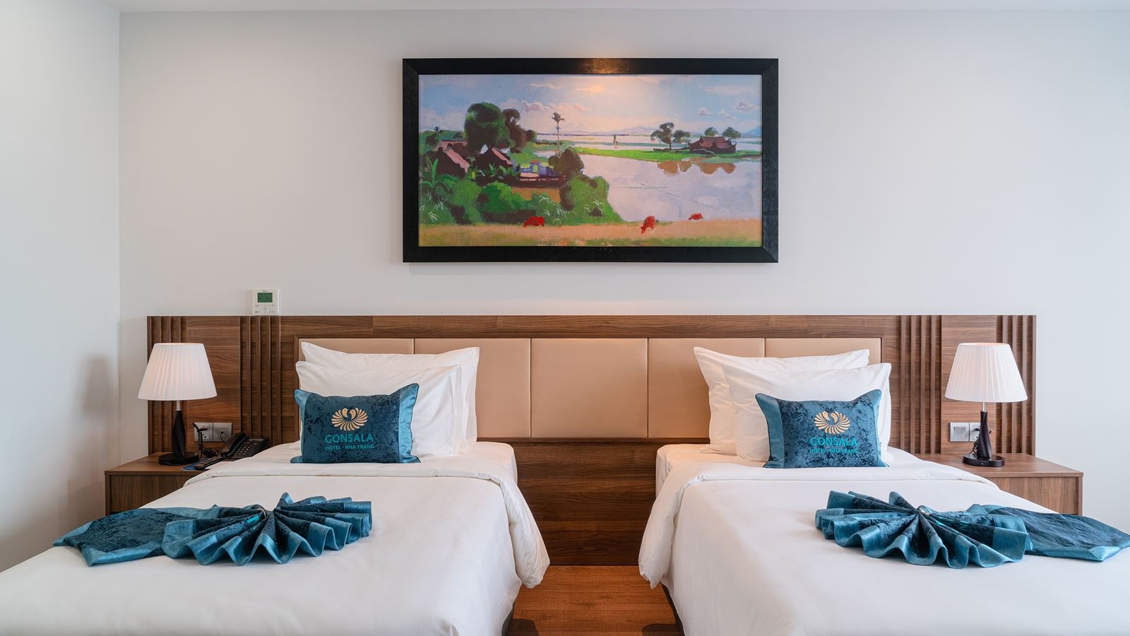 rooms-deluxe-city-view