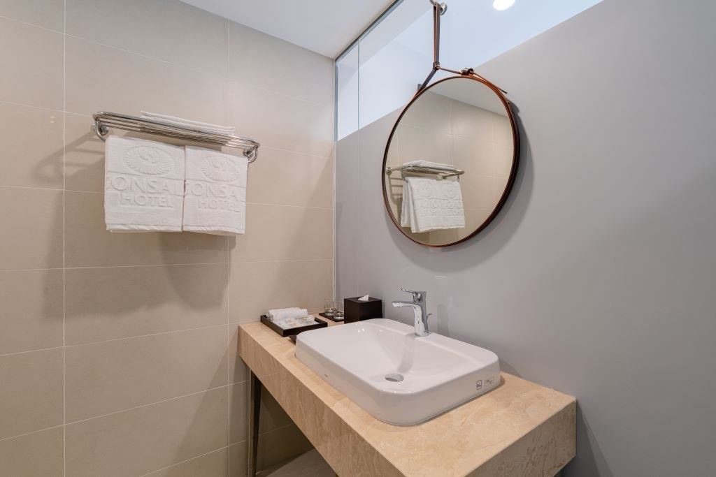 rooms-premier-partial-sea-view-with-balcony