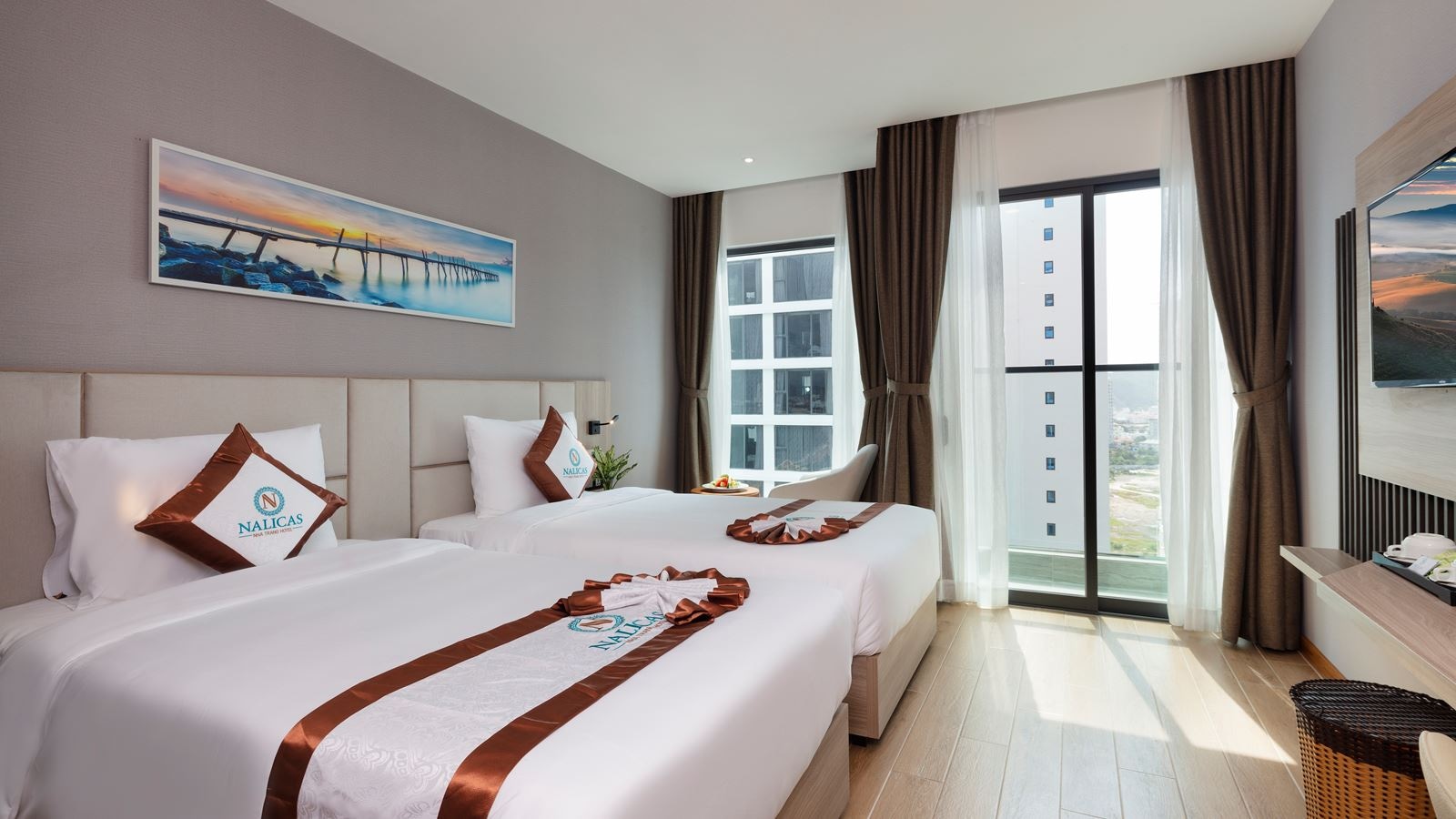 rooms-suite-partial-seaview-with-balcony-no-extra-bed