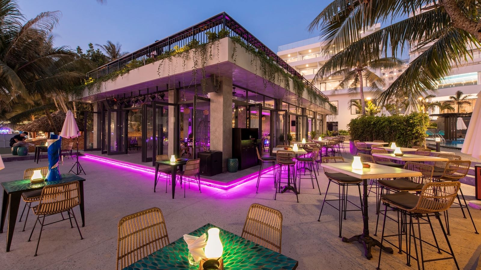 bars-sunset-beach-bar--restaurant