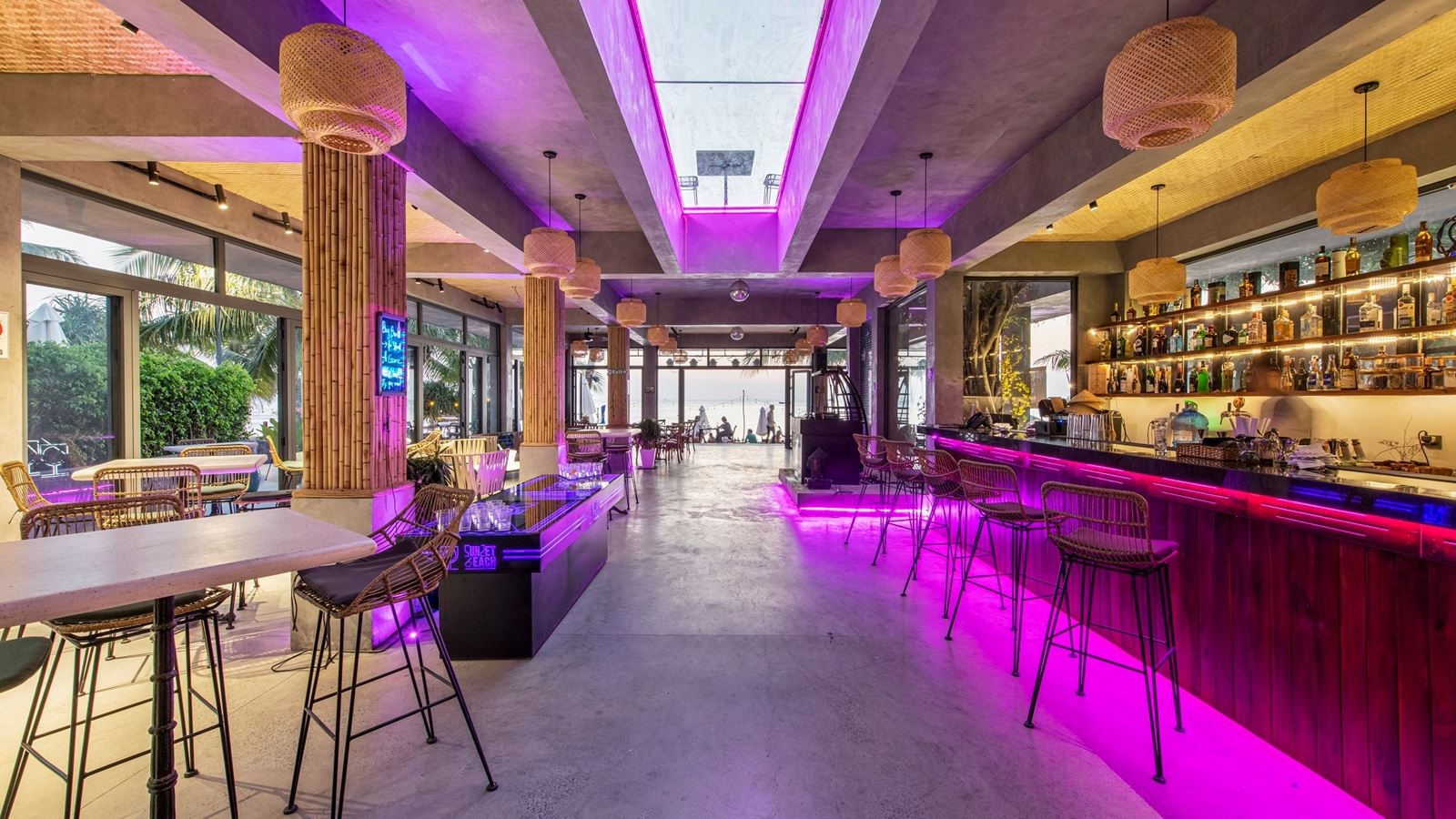 bars-sunset-beach-bar--restaurant