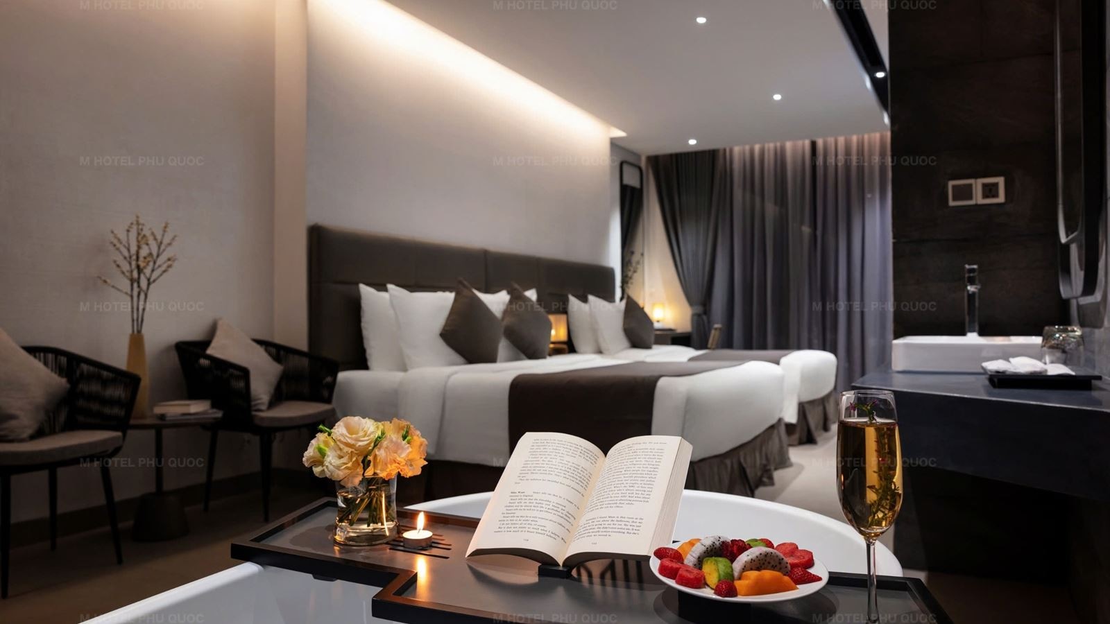 rooms-deluxe-triple-suite-cityview-with-balcony