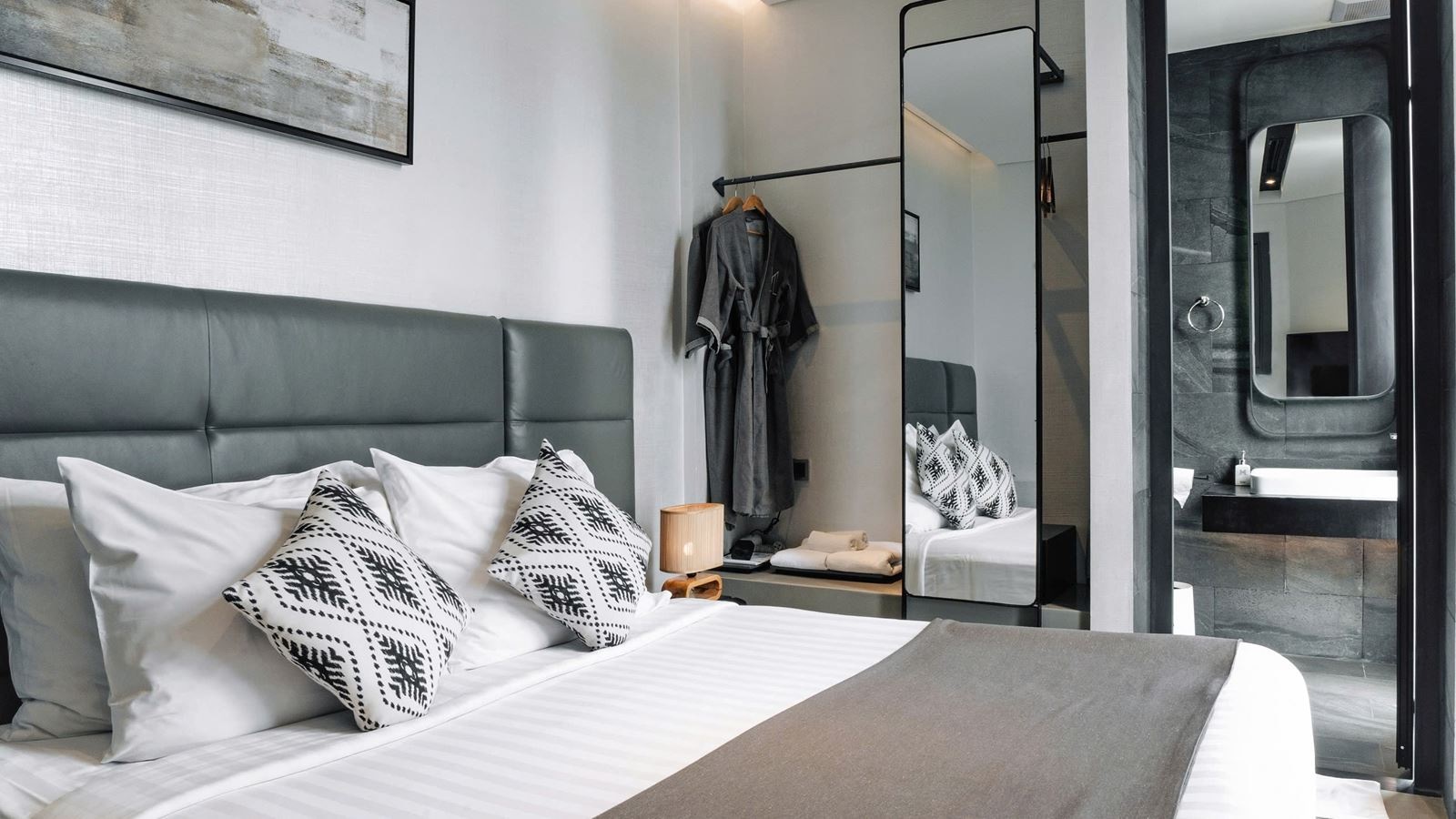 rooms-la-petite-room-with-window-no-extra-bed