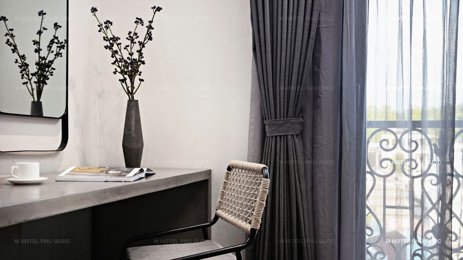 rooms-deluxe-double-suite-with-balcony