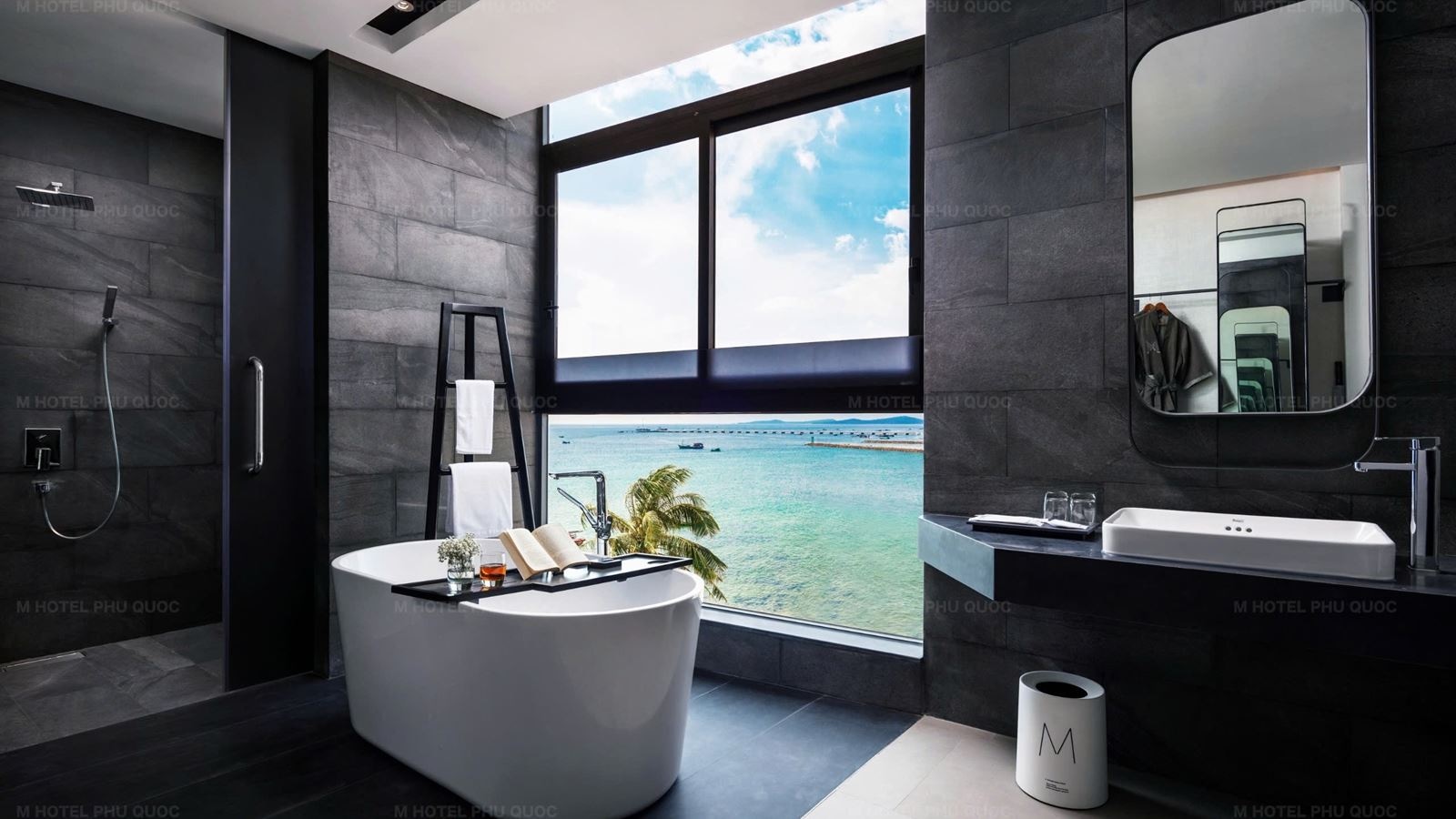 rooms-deluxe-double-suite-with-balcony