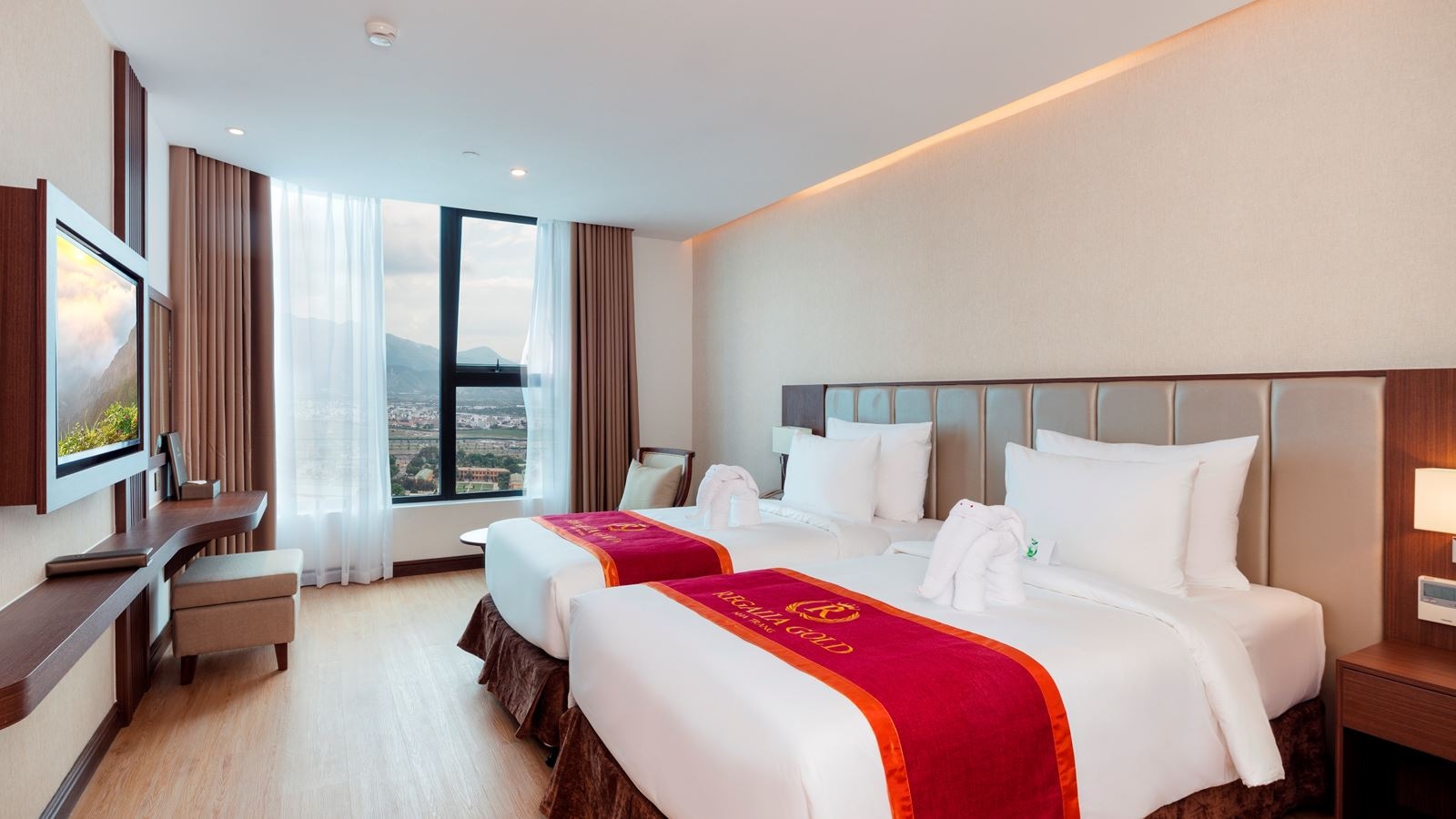 rooms-deluxe-with-partial-seaview