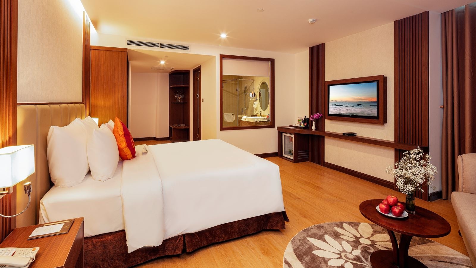 rooms-suite-balcony-with-partial-sea