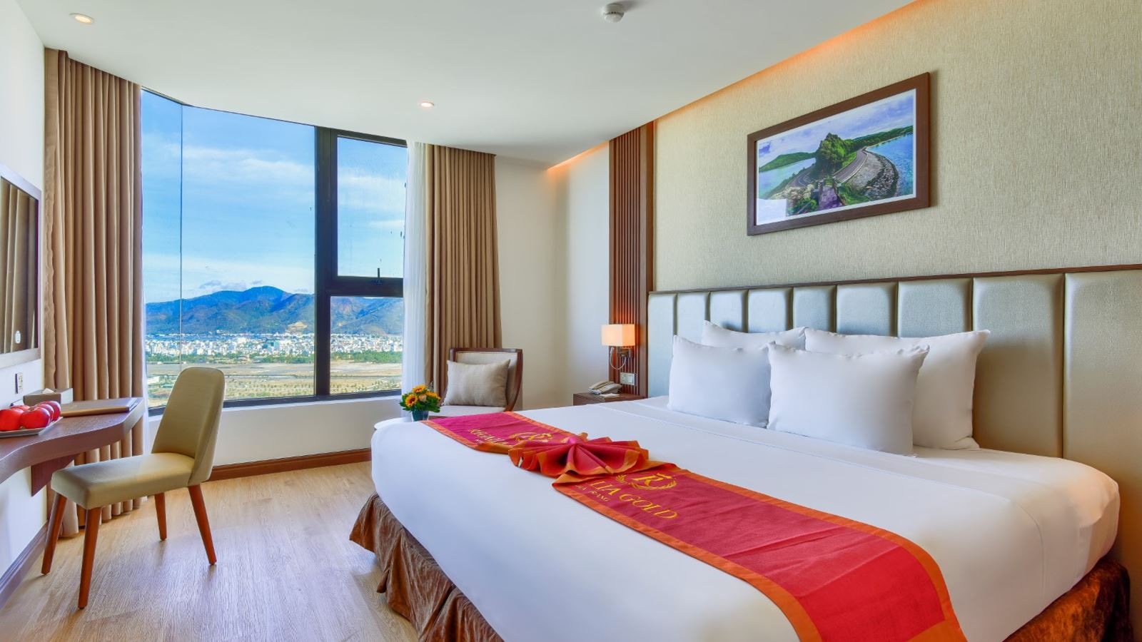 rooms-deluxe-with-partial-seaview