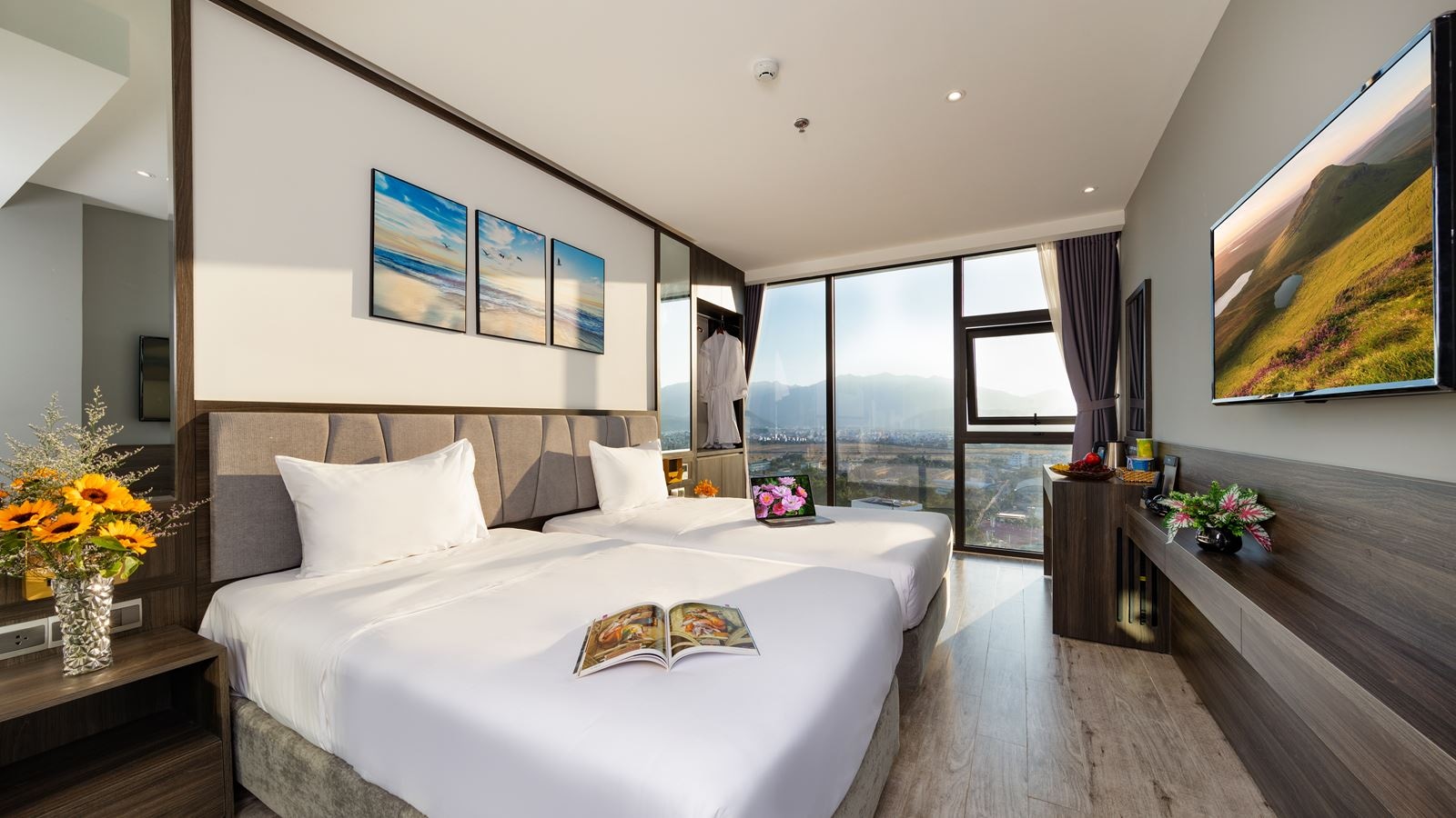 rooms-senior-deluxe-city-view