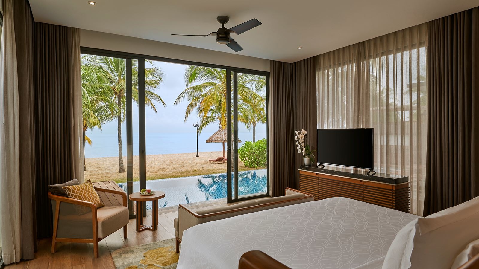 rooms-3-bedroom-villa-beachfront-with-private-pool
