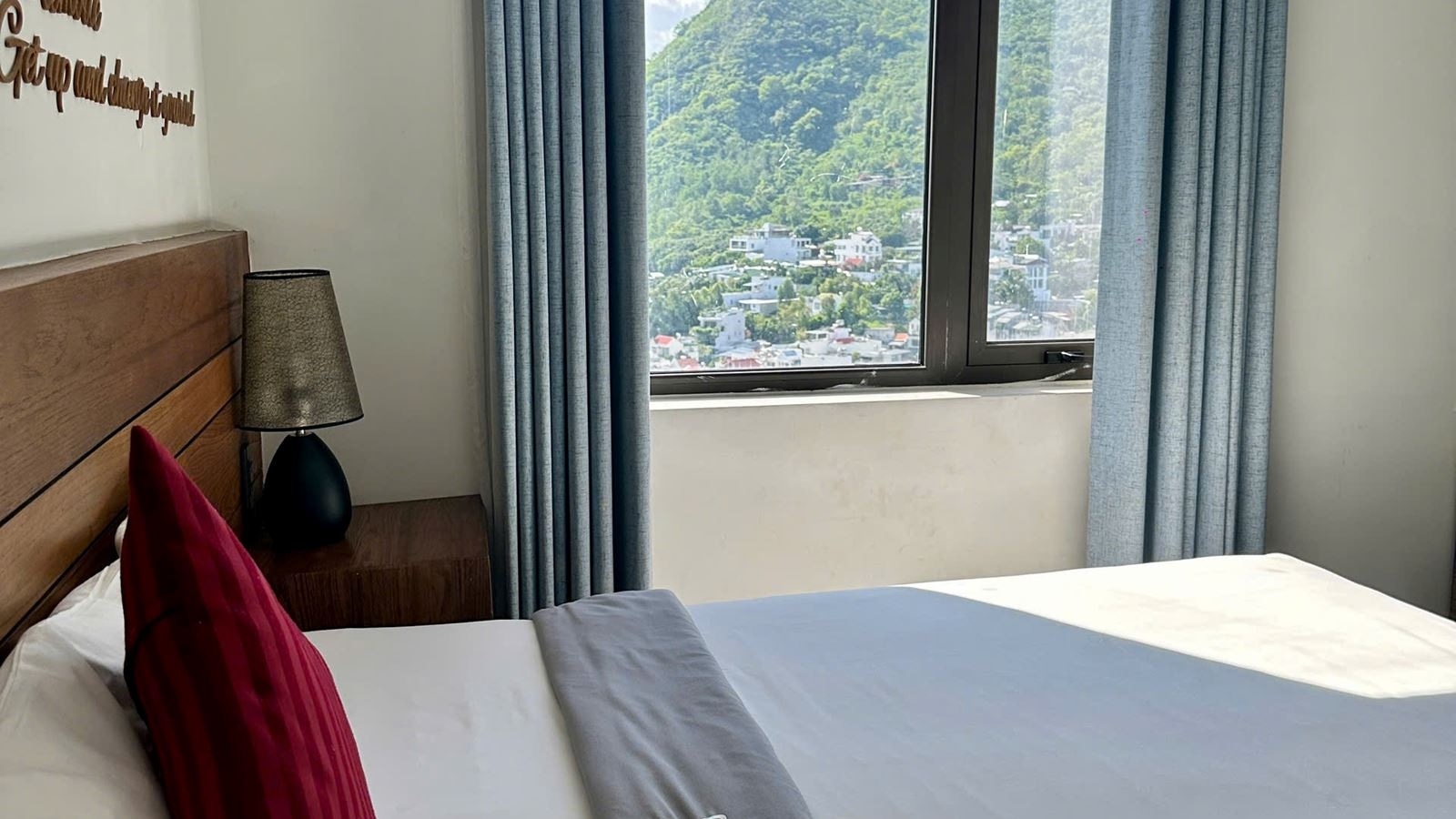 rooms-deluxe-city-view