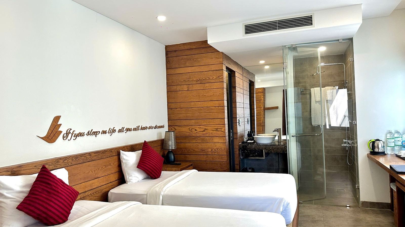 rooms-deluxe-city-view