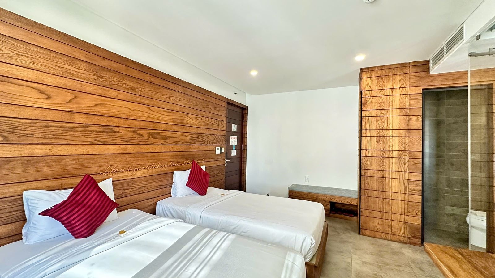 rooms-deluxe-city-view