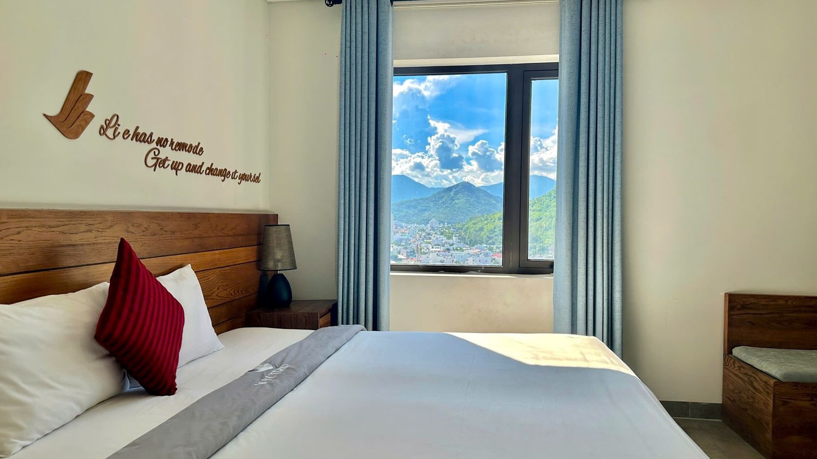 rooms-deluxe-city-view