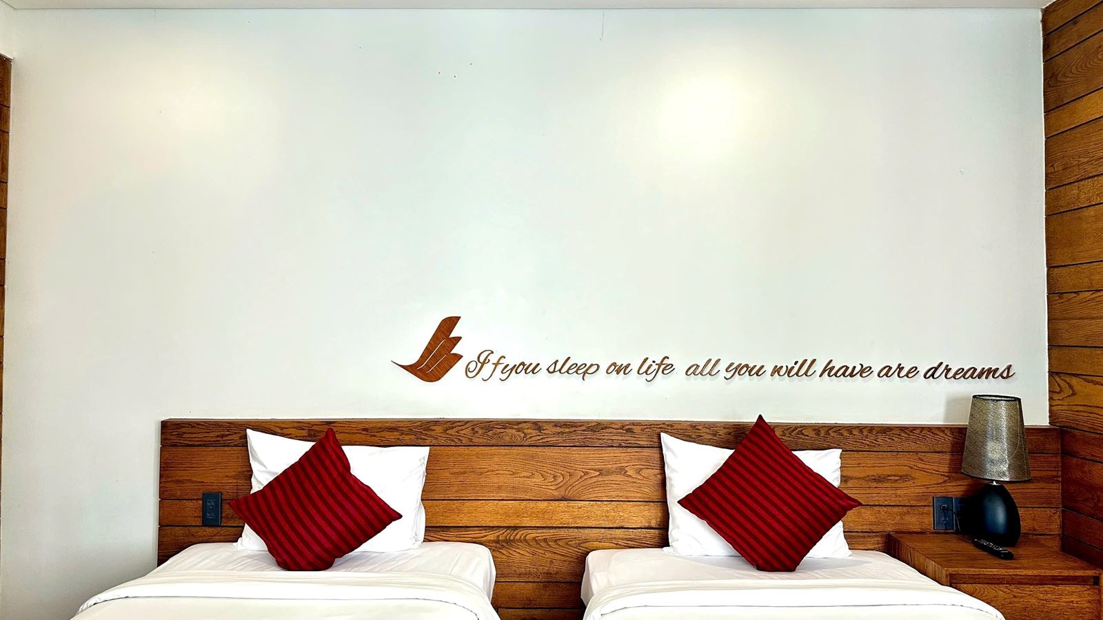 rooms-deluxe-city-view