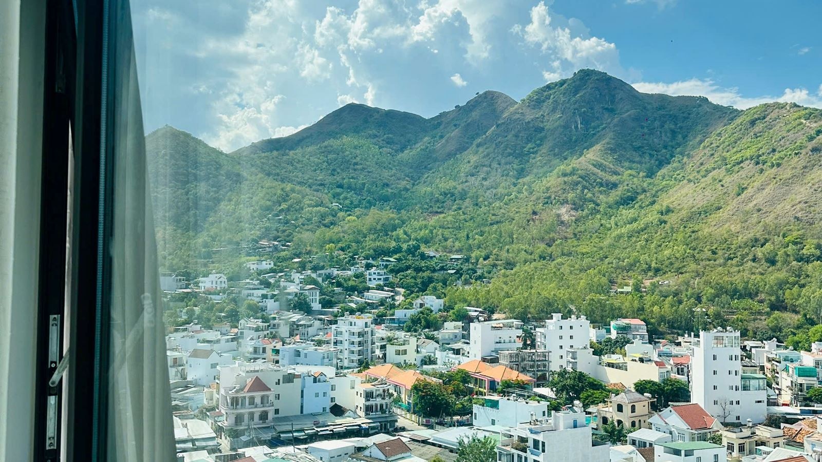 rooms-deluxe-city-view