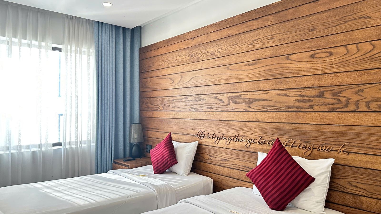 rooms-deluxe-city-view-child-without-extra-bed