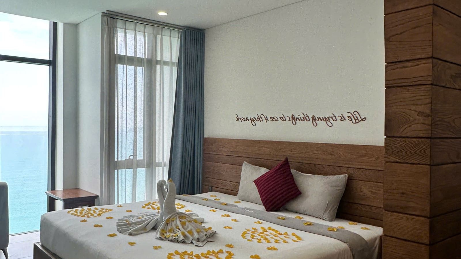 rooms-deluxe-ocean-view-no-extra-bed