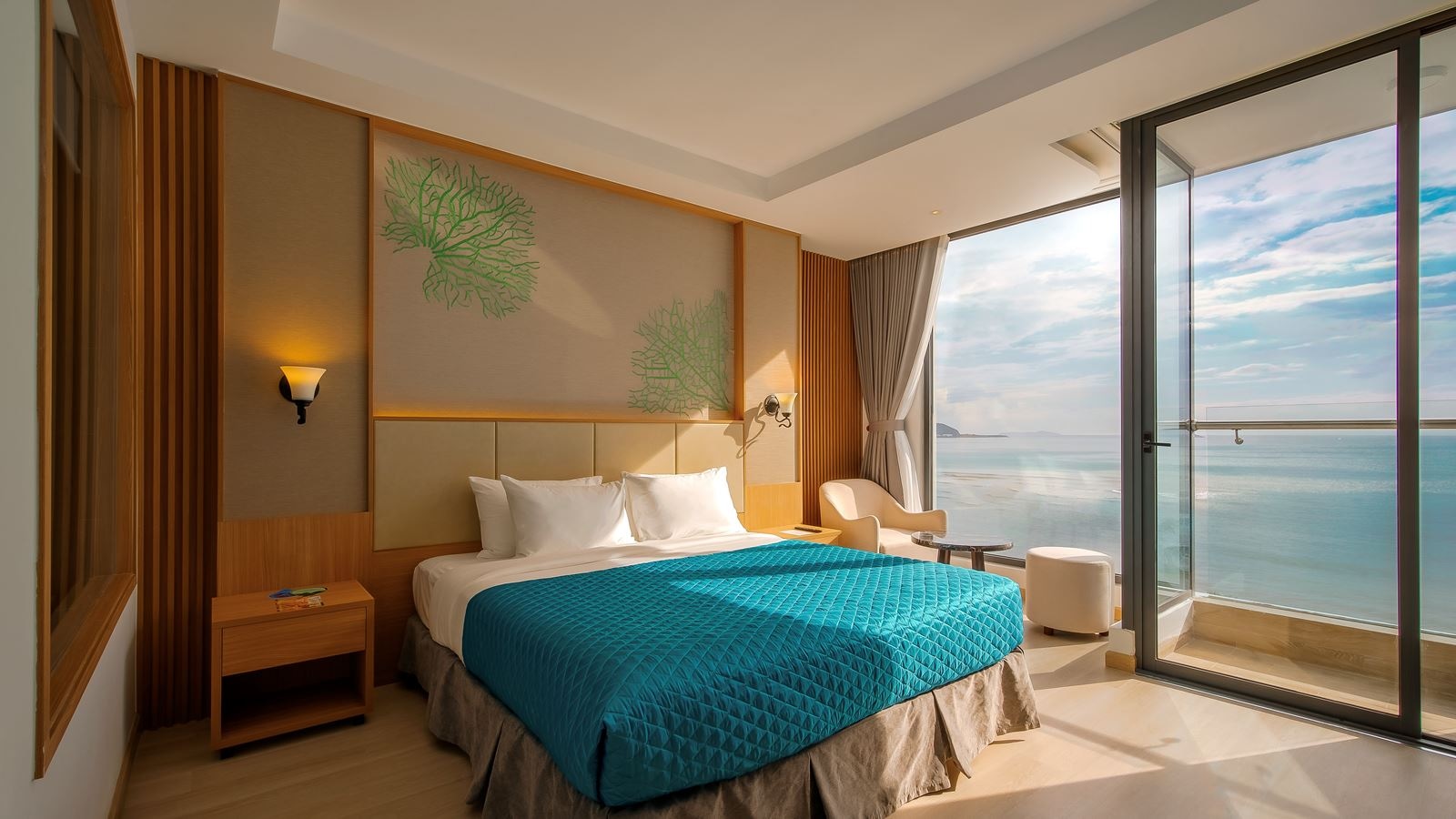 rooms-room-premier-sea-view-with-balcony-and-bathtub