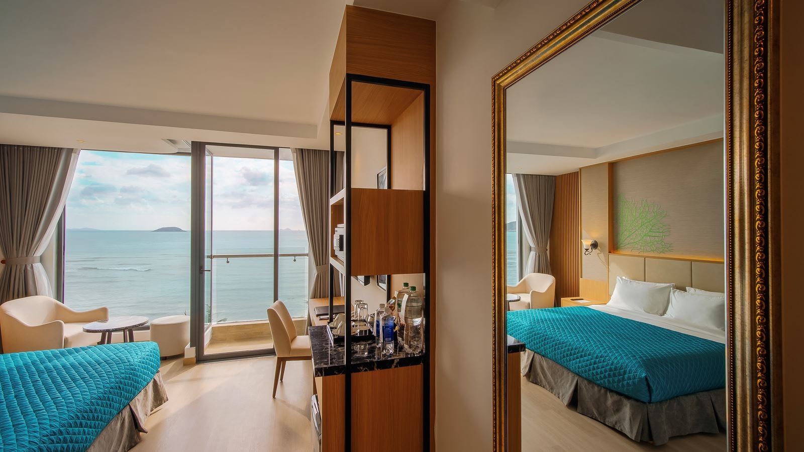rooms-room-premier-sea-view-with-balcony-and-bathtub