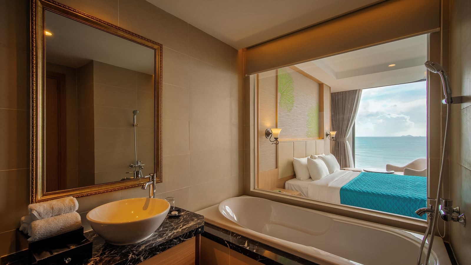 rooms-room-premier-sea-view-with-balcony-and-bathtub