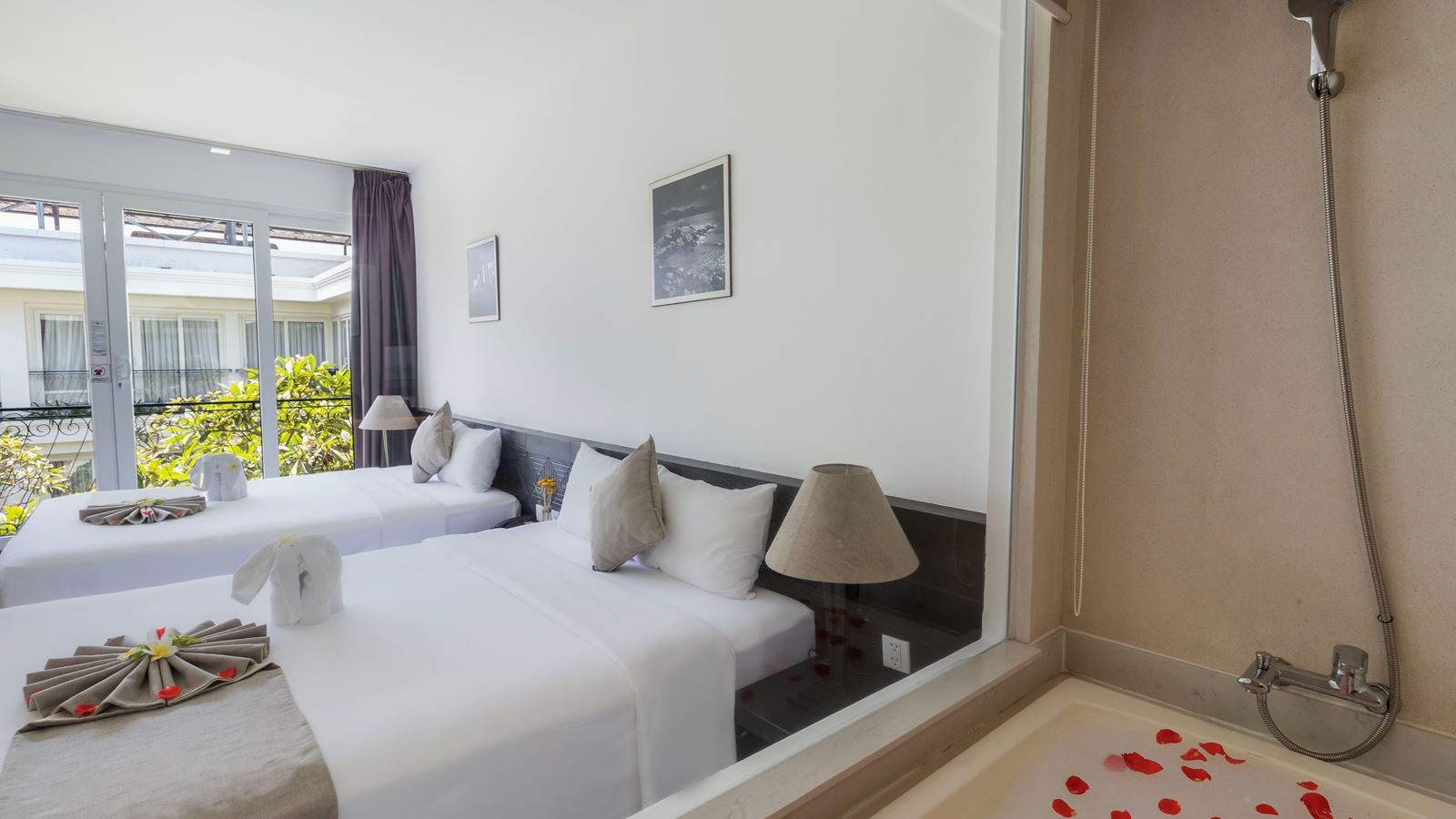 rooms-family-garden-view