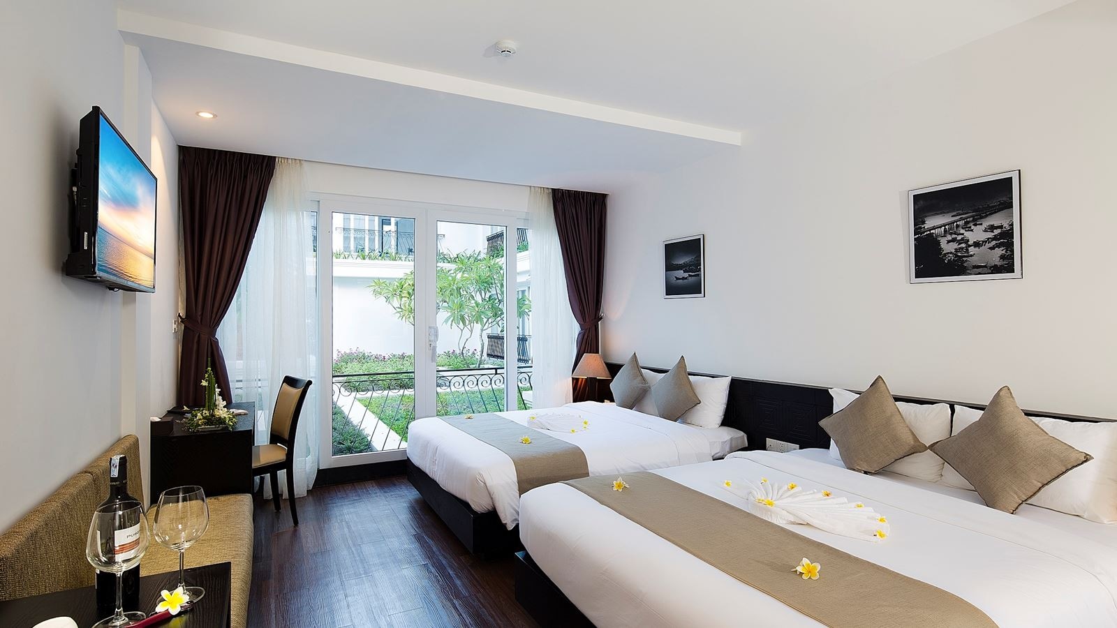 rooms-family-garden-view