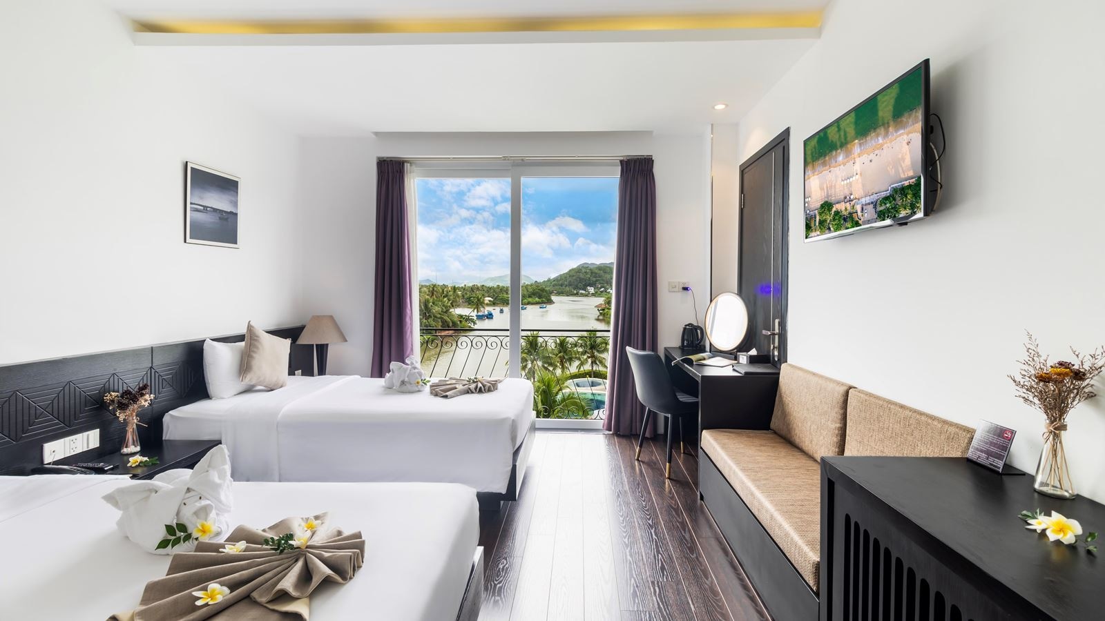 rooms-premier-pool-or--river-view