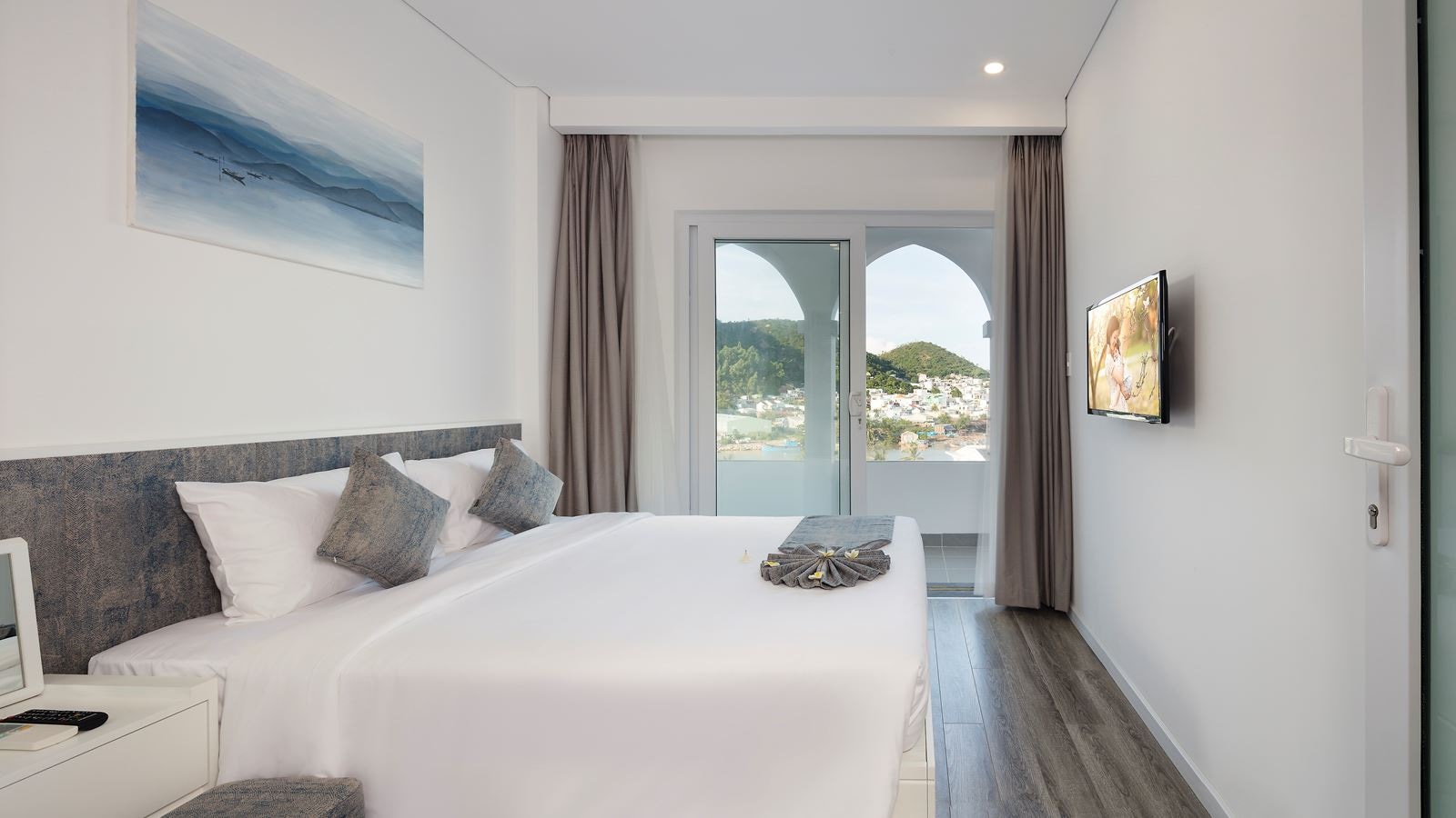 rooms-2bedroom-kubera-grand-suite-pool-or-river-view-with-balcony