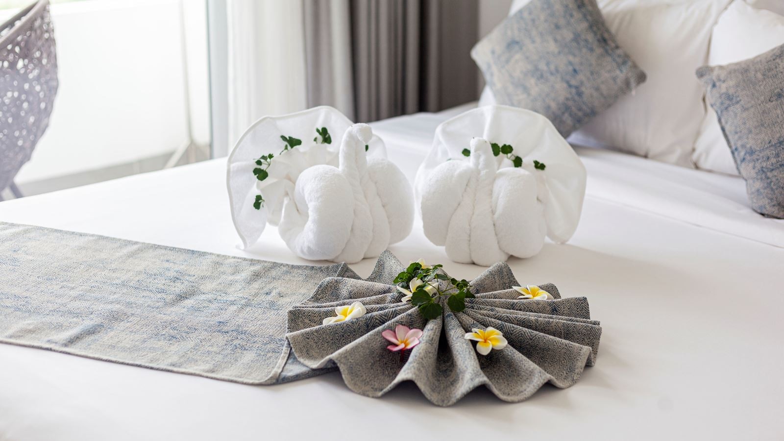 rooms-2bedroom-kubera-grand-suite-pool-or-river-view-with-balcony