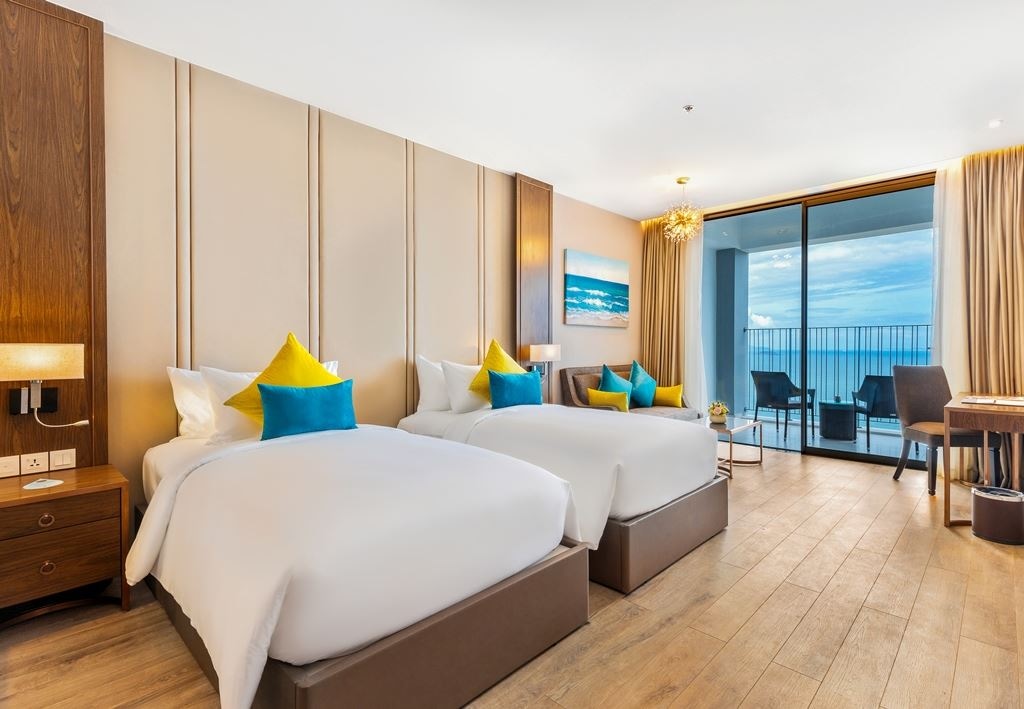 rooms-deluxe-ocean-view-with-balcony