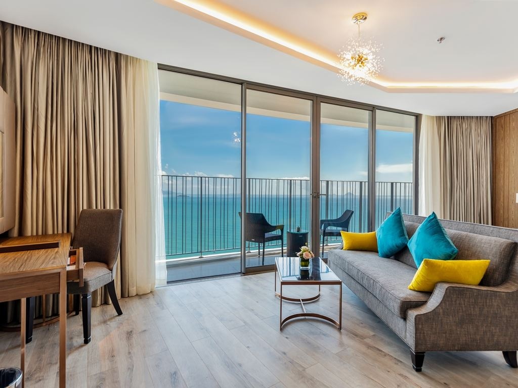 rooms-executive-double-ocean-view-with-balcony