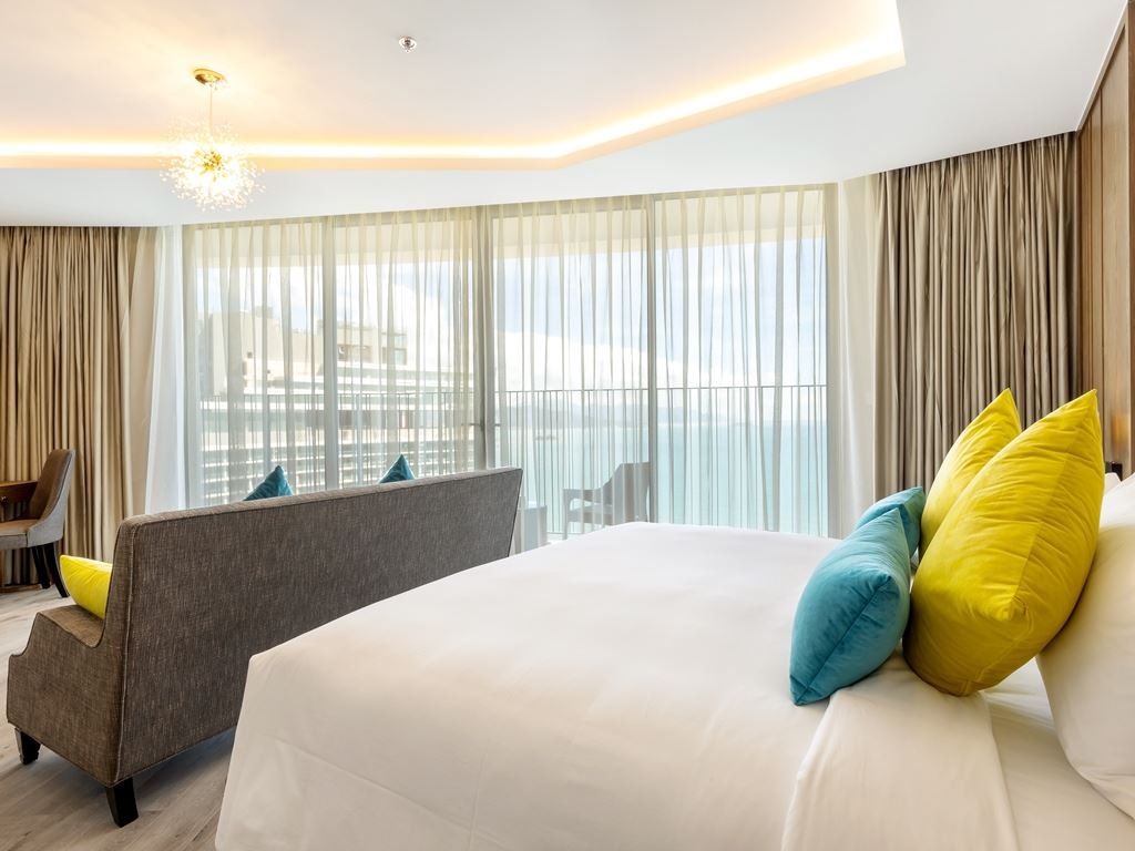 rooms-executive-double-ocean-view-with-balcony