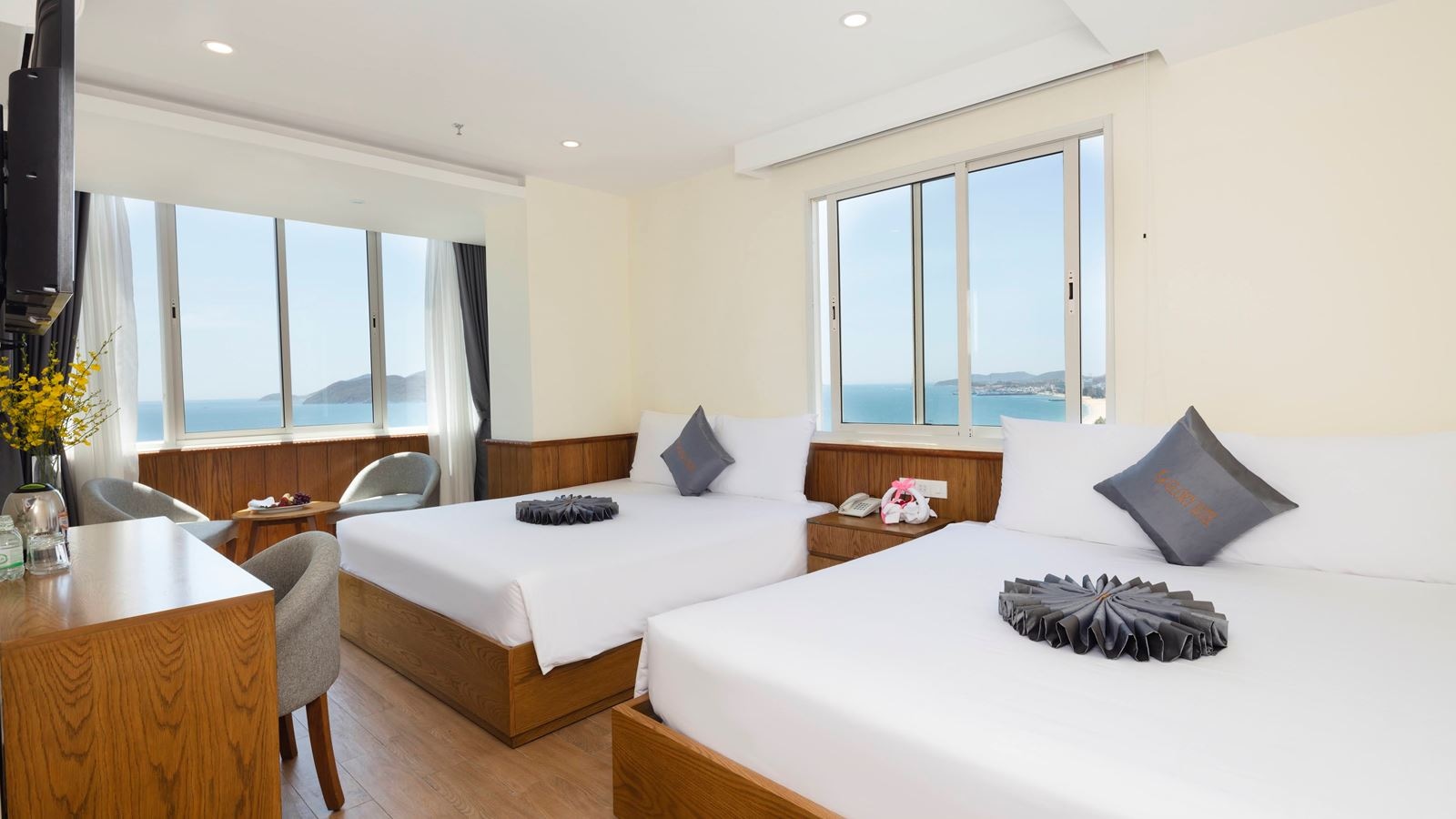 rooms-premier-deluxe-ocean-view-with-balcony-child-without-extra-bed